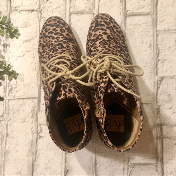 New Dolce Vita Shoes - Picture 6 of 7